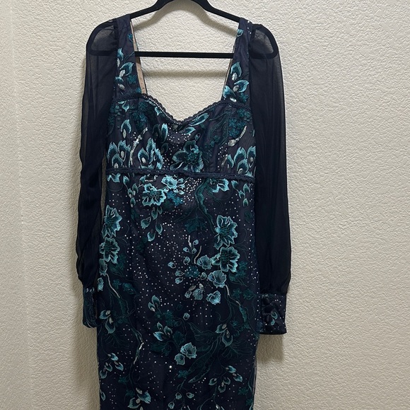 Marchesa Notte - Picture 1 of 9